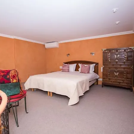 Luxury 4 Bedrooms In Apartment *