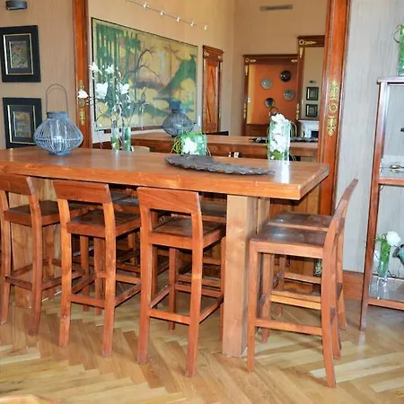 Luxury 4 Bedrooms In Apartment