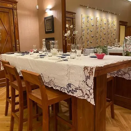 Luxury 4 Bedrooms In Apartment *