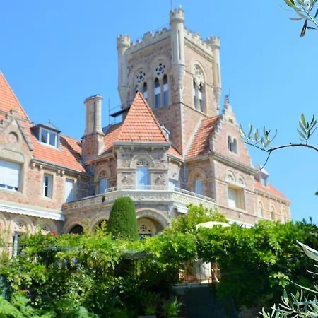 Luxury 4 Bedrooms In Apartment *