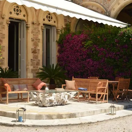 Luxury 4 Bedrooms In Apartment *