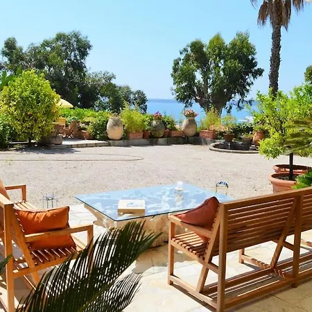Luxury 4 Bedrooms In Apartment *