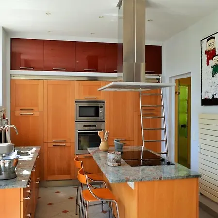 Luxury 4 Bedrooms In