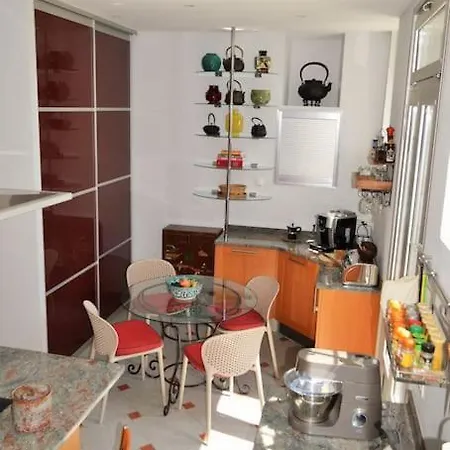 Apartment Luxury 4 Bedrooms In